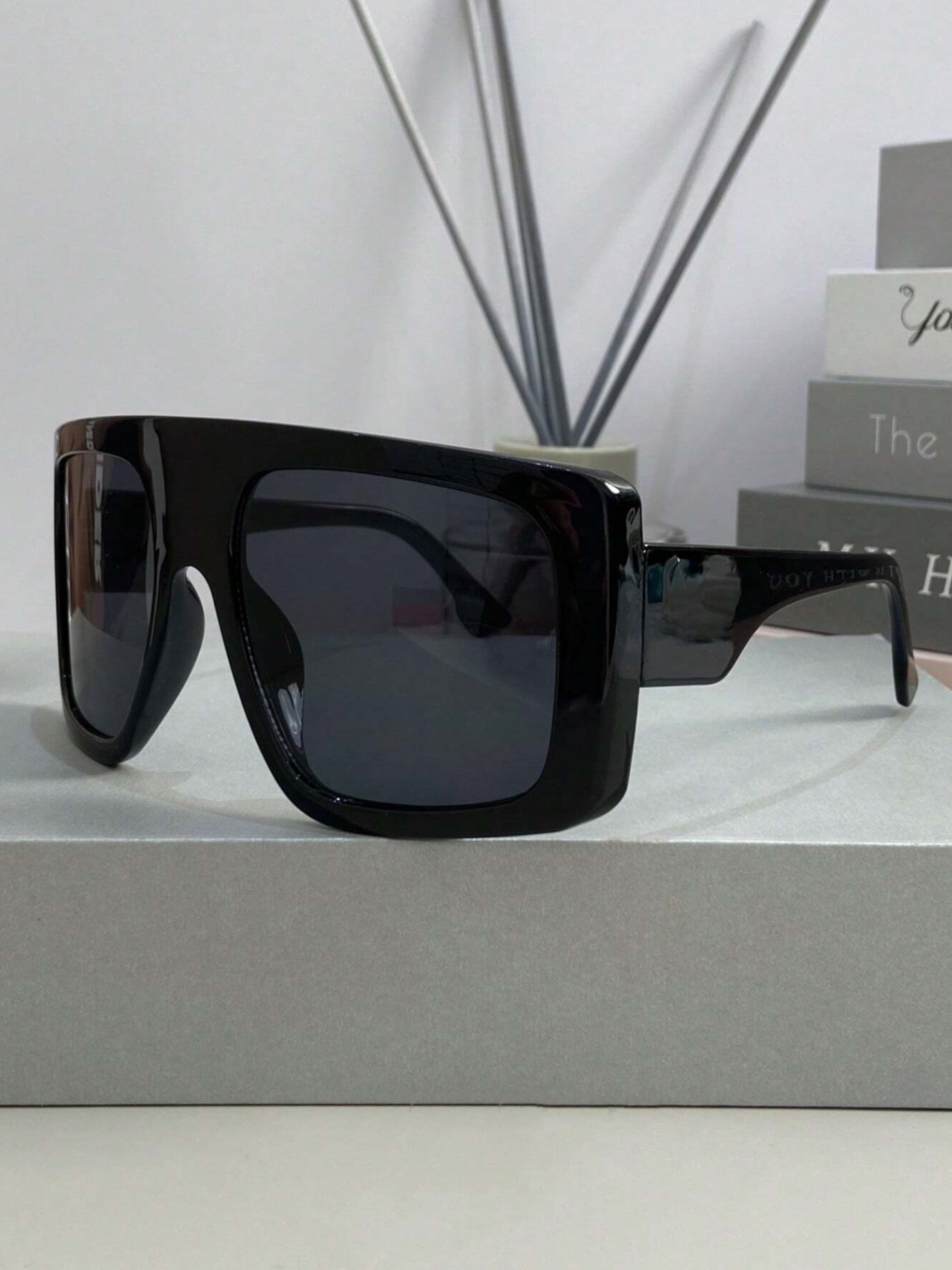 Women’s oversized trendy jumbo fashion glasses