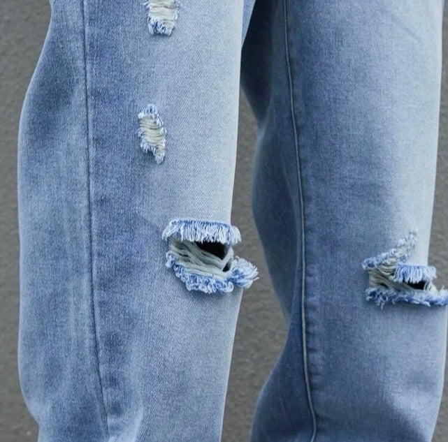 Men’s baggy distressed jeans