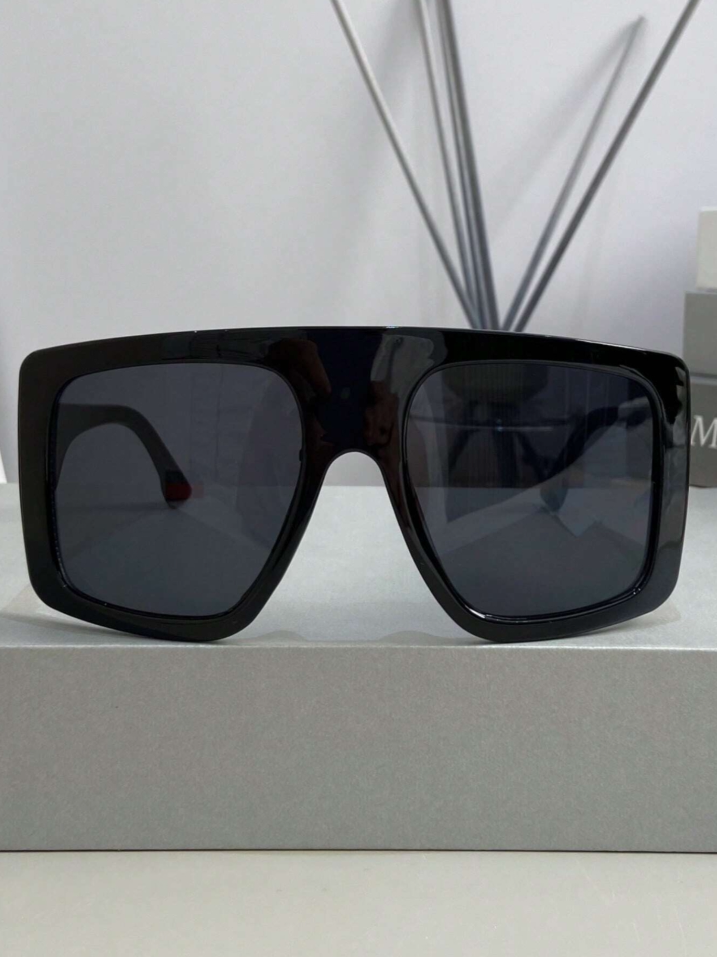 Women’s oversized trendy jumbo fashion glasses